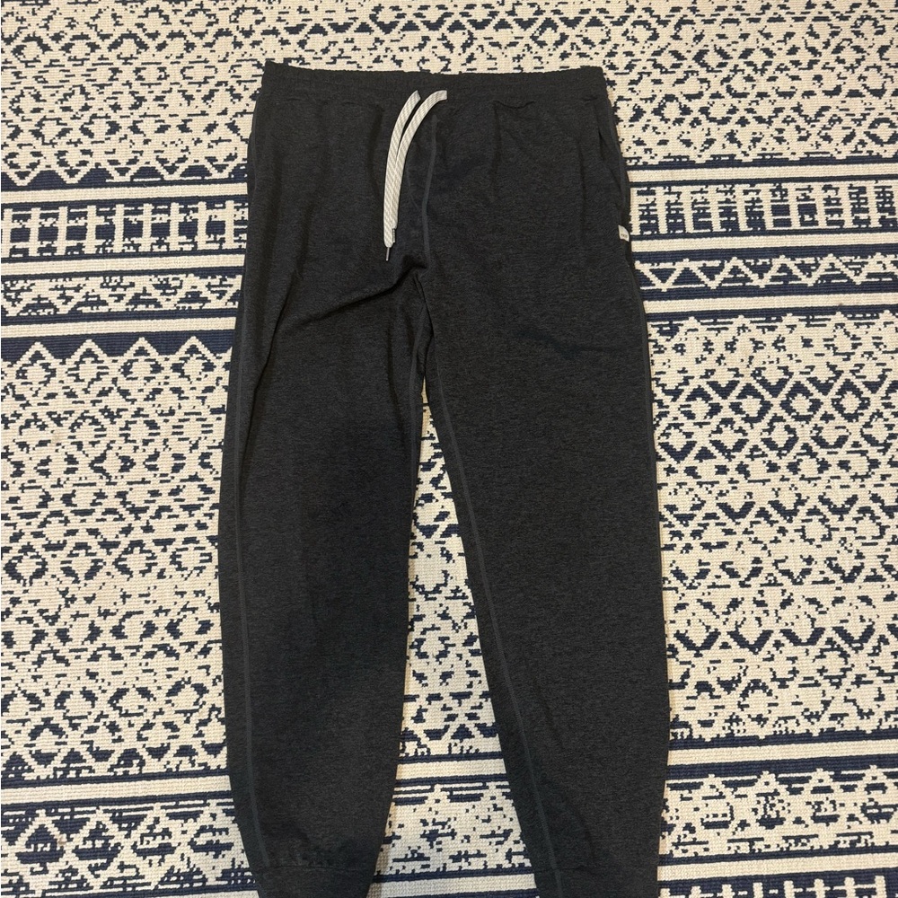 Vuori joggers/ sweats